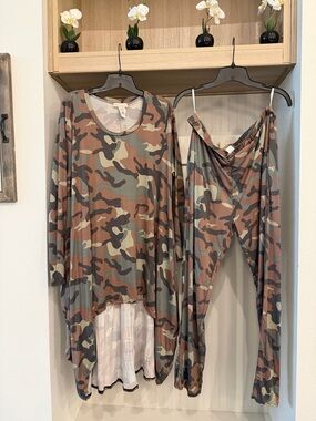 Camo Two-Piece Lounge Set - Top & Leggings
